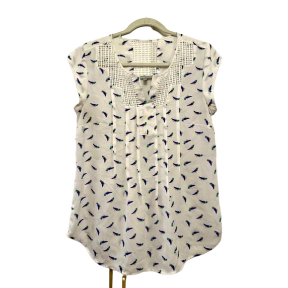 Daniel Rainn Tops - Daniel Rainne white bird top with capped sleeves size Sm